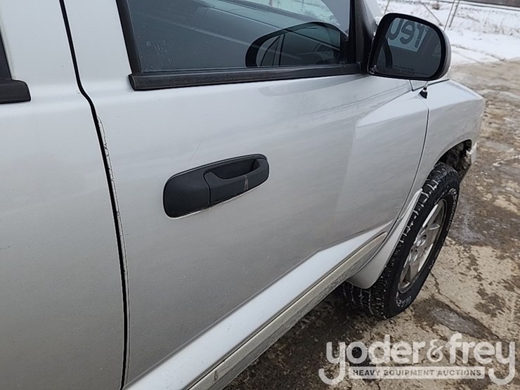 2011-dodge-dakota-image-36