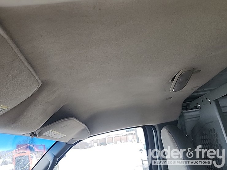 2011-gmc-savana-g2500-image-24