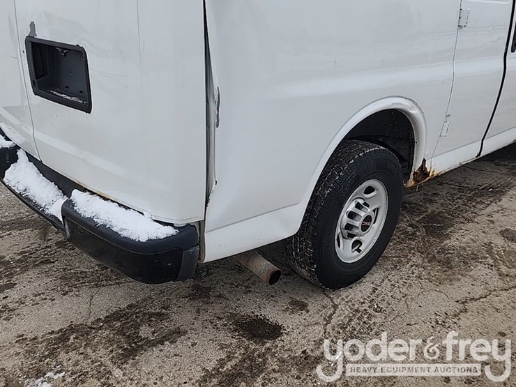 2011-gmc-savana-g2500-image-31