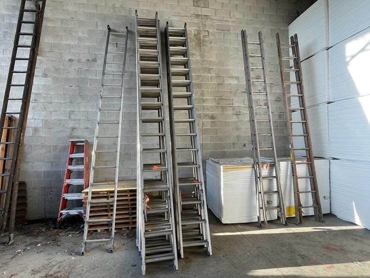 #2771-•-aluminum-extension-ladder-image-1