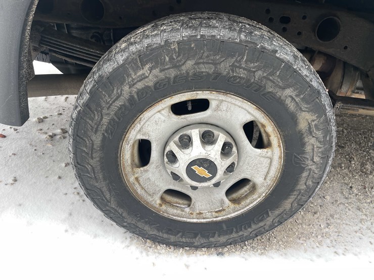 2017-chevrolet-2500-image-13