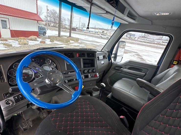 2015-kenworth-t880-image-16