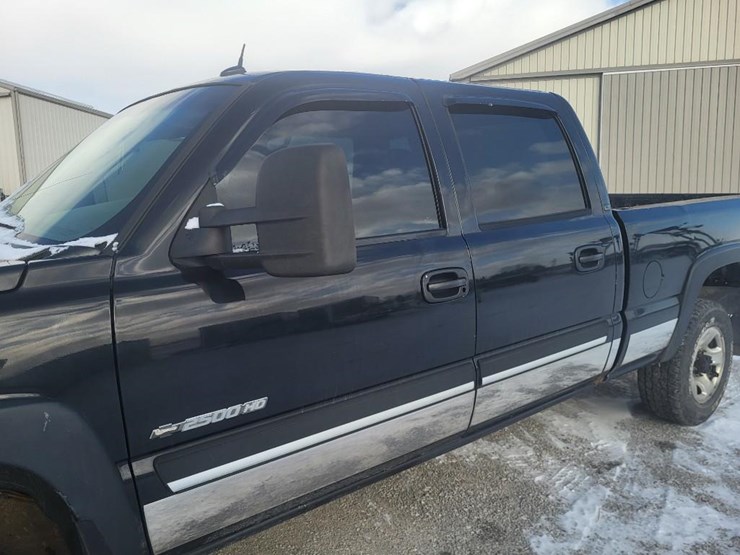 2004-chevrolet-2500hd-image-14