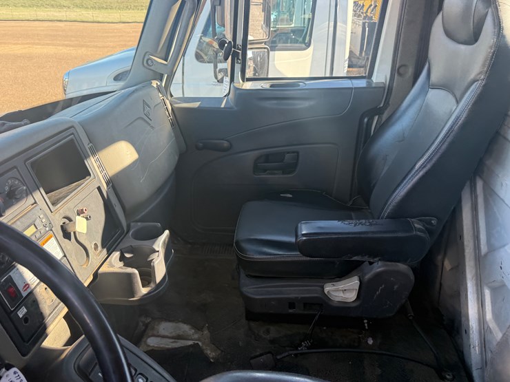 2012-international-durastar-4400-image-39