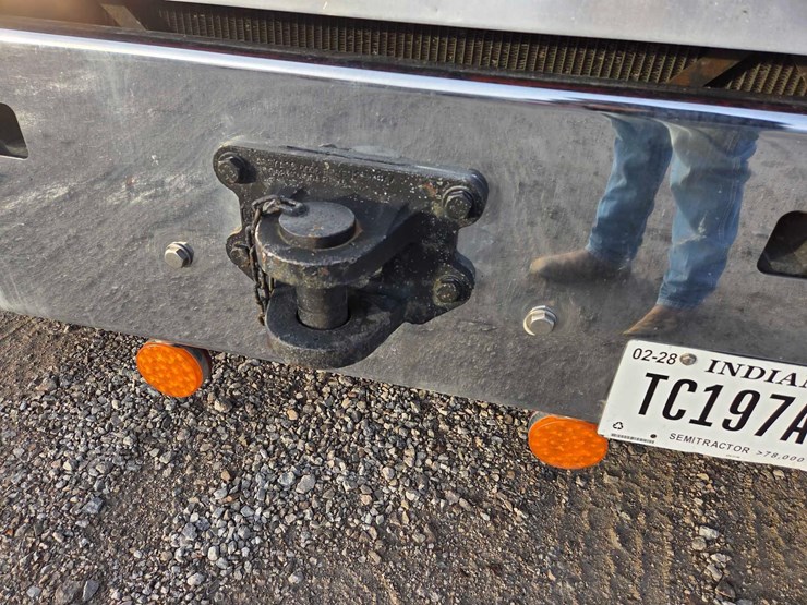 2013-peterbilt-388-image-54