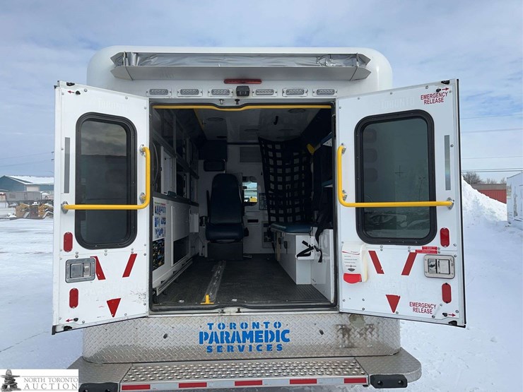 2017-chevrolet-express-s/a-ambulance-image-34