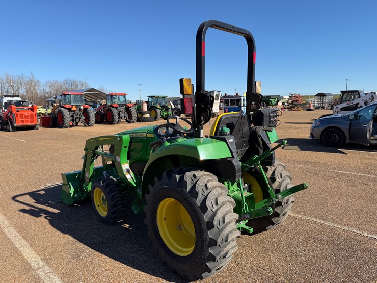 2025-john-deere-3025d-image-11