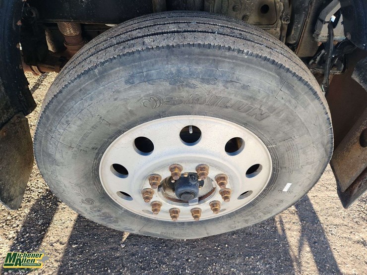 2013-peterbilt-388-image-11