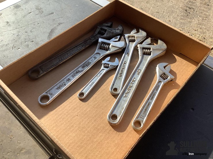 assorted-adjustable-wrenches-image-4
