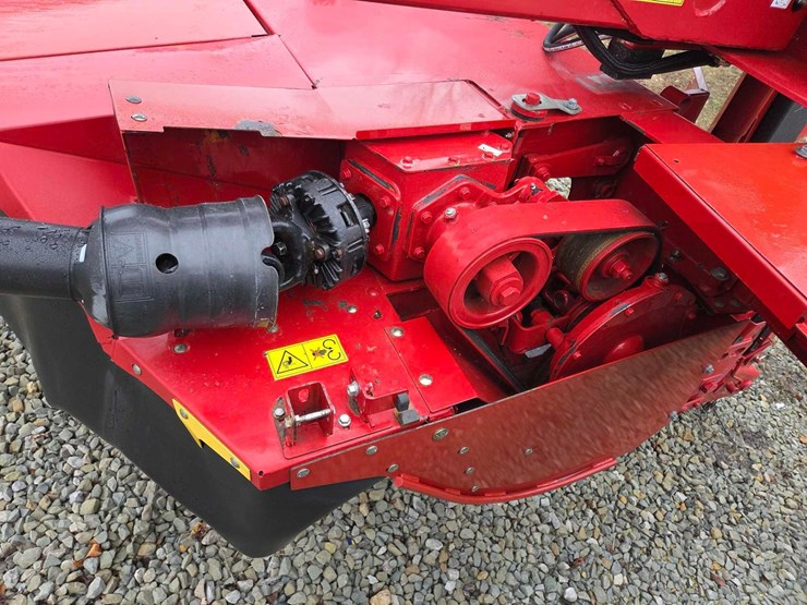 2020-new-holland-210-image-18