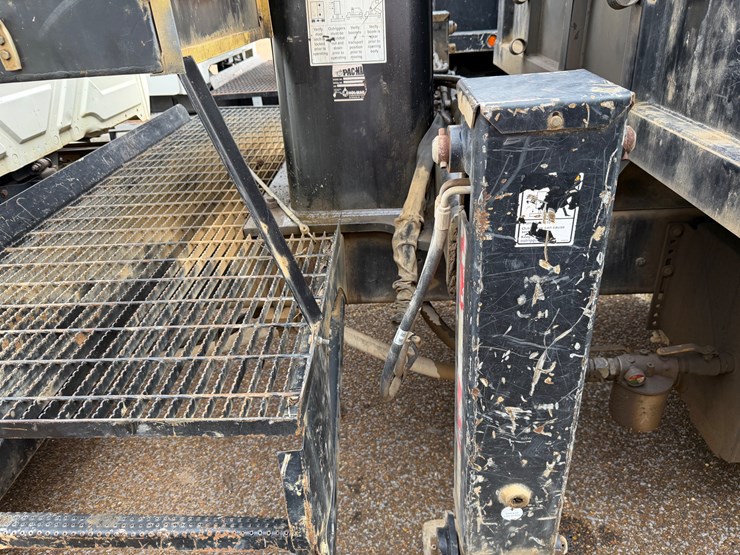 2018-international-durastar-4400-image-23