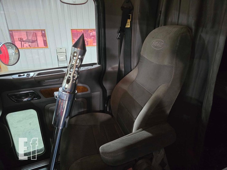 2008-peterbilt-386-image-22
