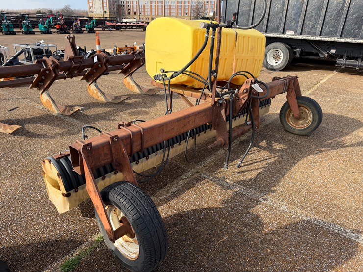 #7744-•-4-row-hooded-sprayer-image-1