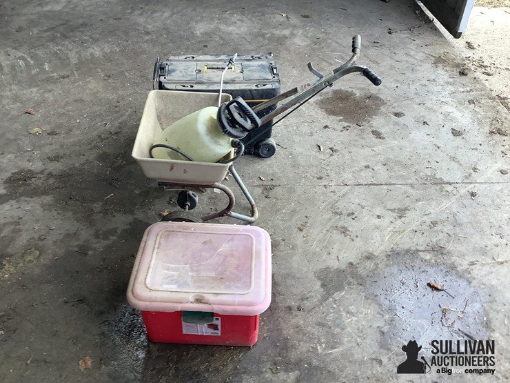 walk-behind-spreader,-hand-sprayer,-&-containers-image-8