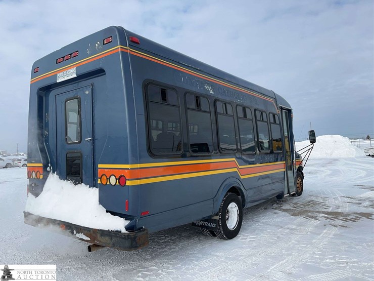 2005-ford-e-series-s/a-24-passenger-bus-image-4