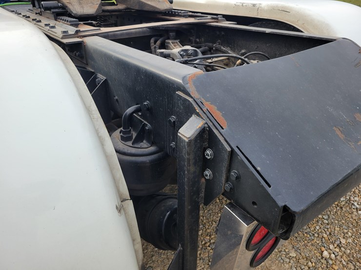 2012-kenworth-w900l-image-13