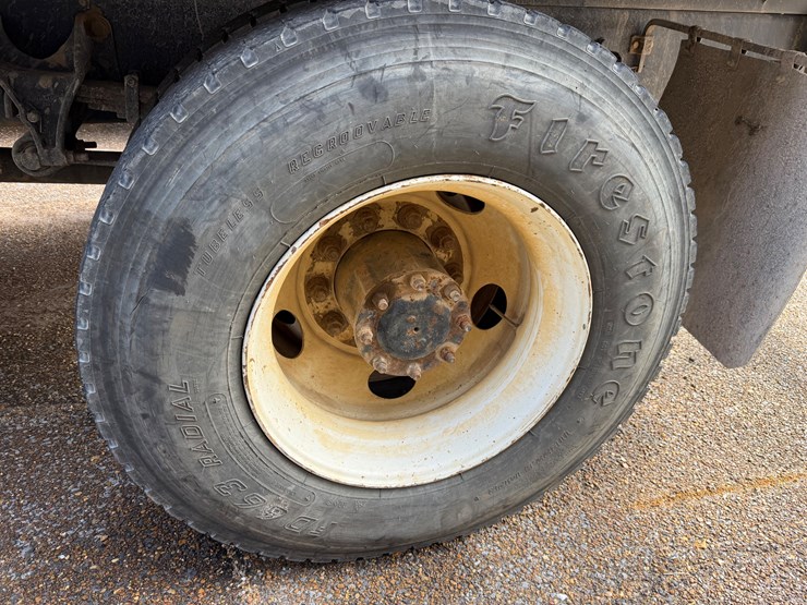 2018-international-durastar-4400-image-5