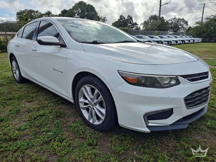 2017-chevrolet-malibu-sedan-image-2