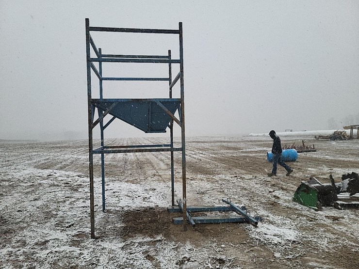 bagged-dry-fertilizer-frame-image-6