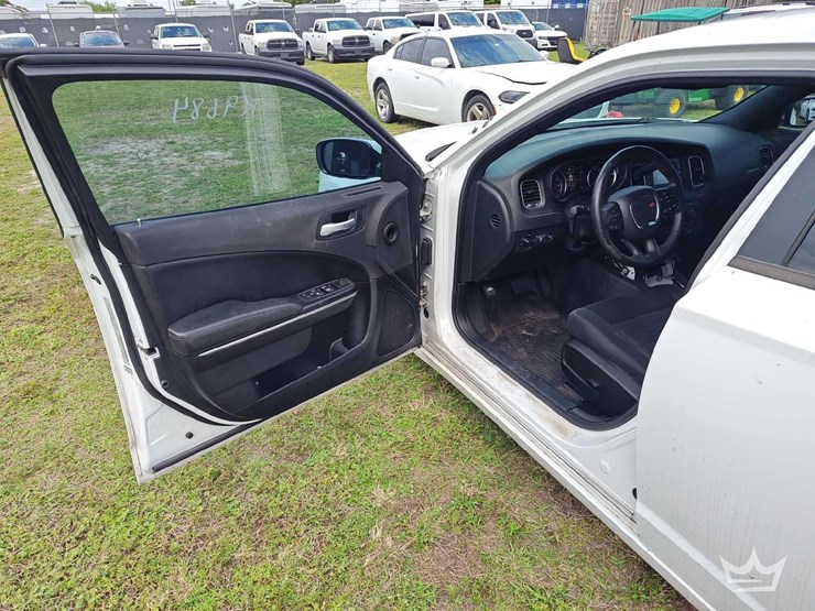 2017-dodge-charger-sedan-image-22