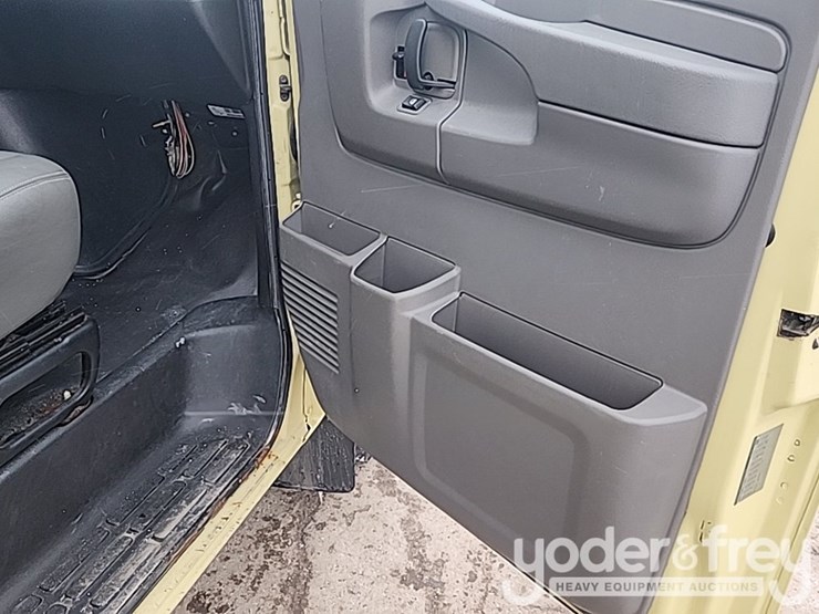 2015-gmc-savana-g4500-image-43