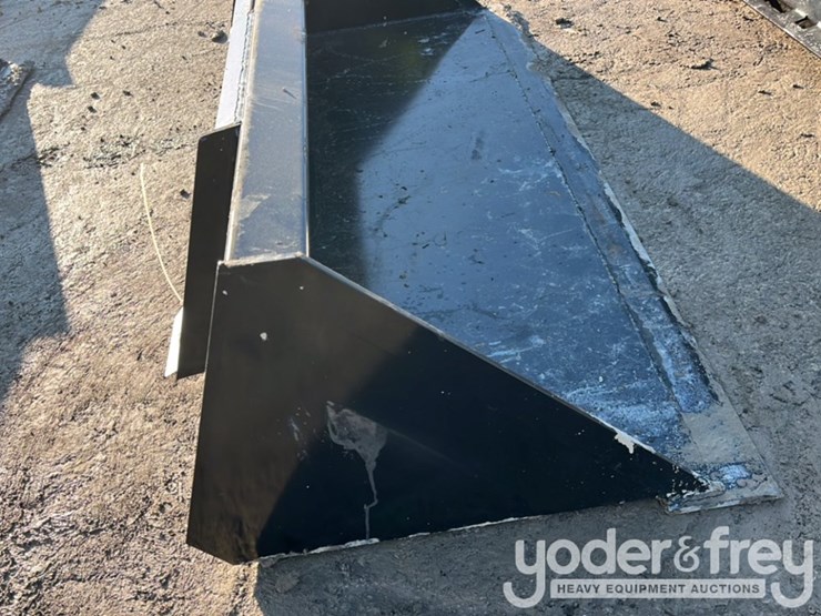 unused-72"-bucket-to-suit-skidsteer-image-6