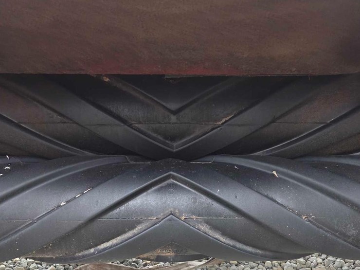 2020-new-holland-210-image-34