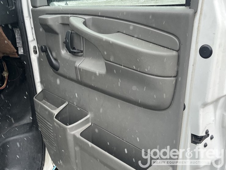 2009-chevrolet-express-3500-image-38