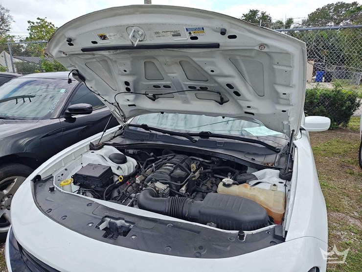 2017-dodge-charger-sedan-image-18