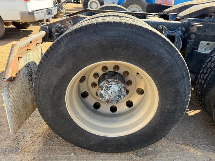 2001-international-9400-image-16