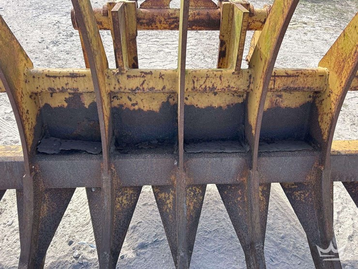 root-rake-loader-attachment-image-7