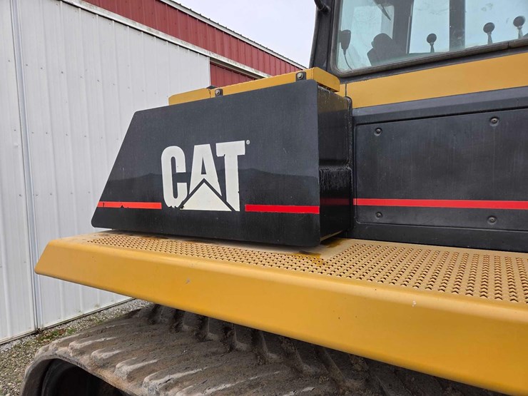 cat-75c-track-tractor-image-40