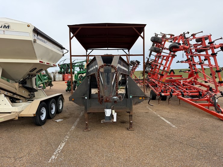 #7735-•-pj-gn-trailer-w/-3000gal-water-tank-&-pump-image-1