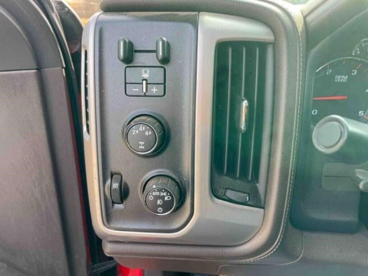 2016-gmc-2500-image-36