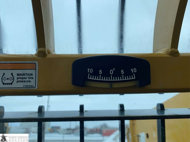 2012-caterpillar-tl943-image-25