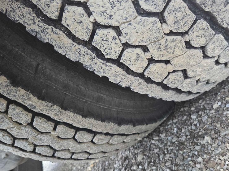 2013-peterbilt-388-image-47