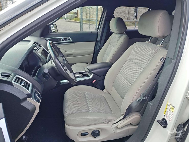 2012-ford-explorer-image-40