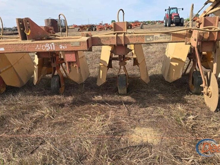 brown-6-row-covered-sprayer,-s/n-189-image-5