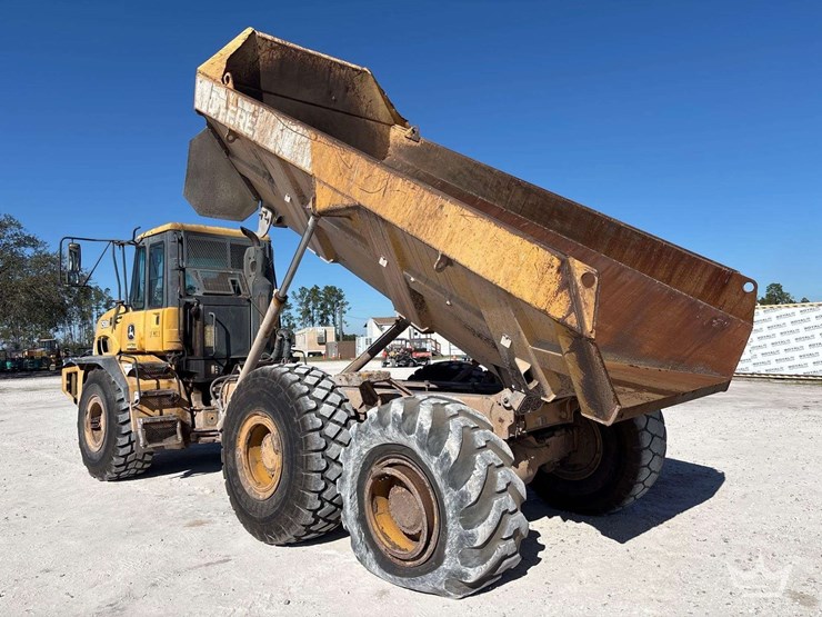 2006-deere-250d-image-4