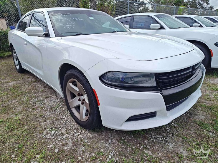 2017-dodge-charger-sedan-image-2