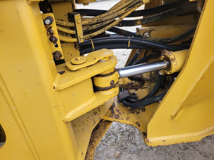 2004-caterpillar-938g-image-15