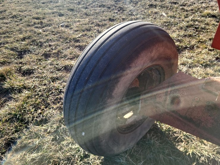 hopper-wagon-w/westendorf-running-gear-image-23