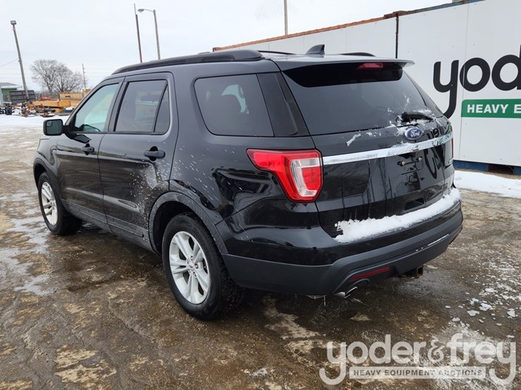 2016-ford-explorer-image-4