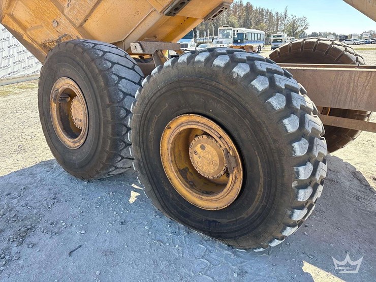 2006-deere-250d-image-29