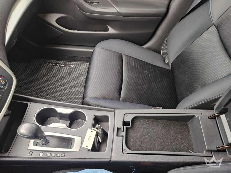 2017-nissan-altima-sedan-image-15