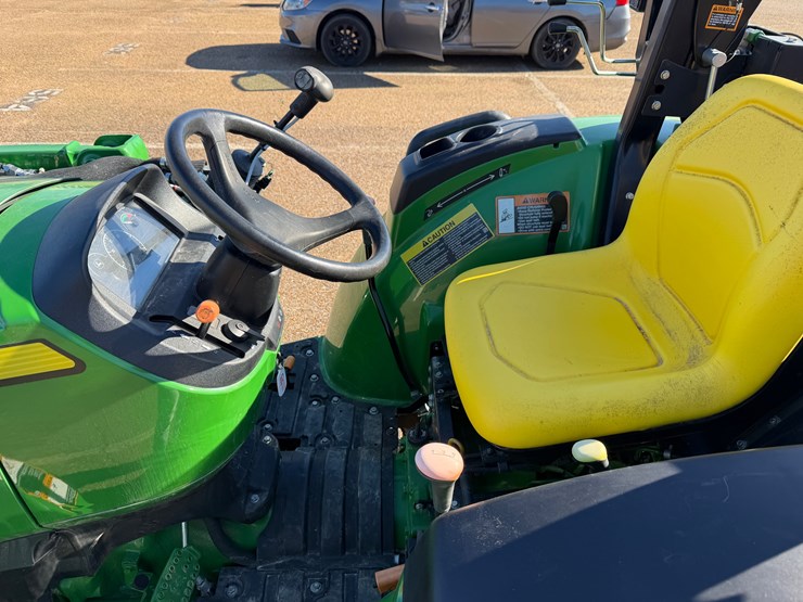 2025-john-deere-3025d-image-14