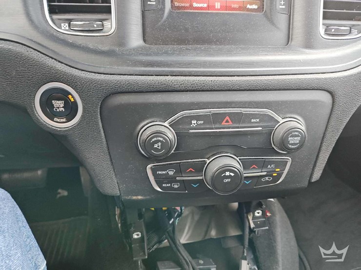 2015-dodge-charger-sedan-image-12