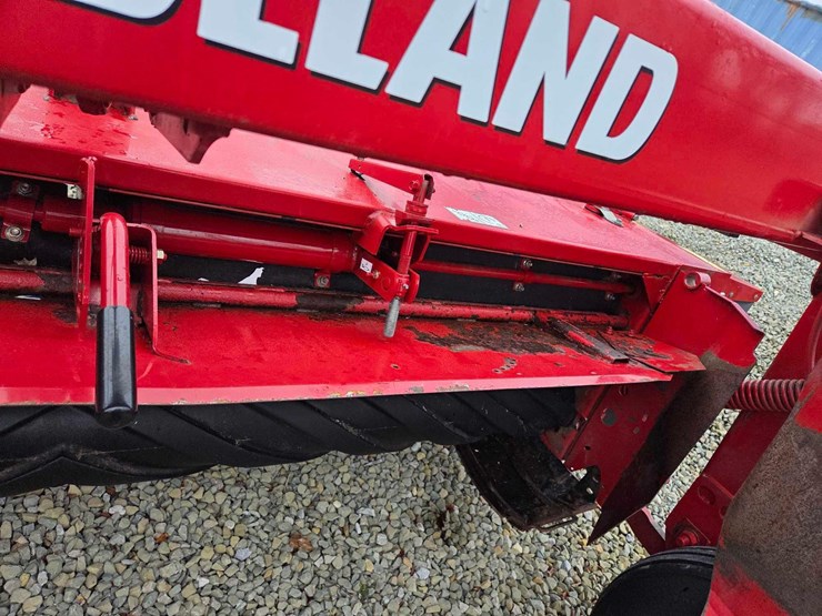 2020-new-holland-210-image-19