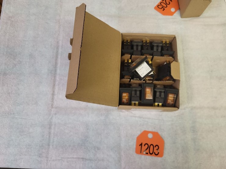 (15)-schurter-16-amp-240-volt-single-phase-breakers---tag-#1203-image-1