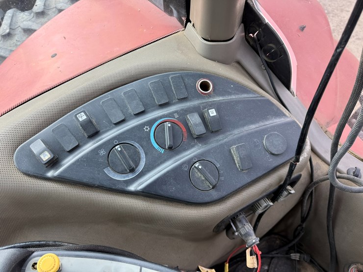 2015-case-ih-340-image-52